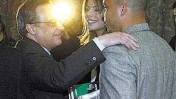 <b>SALUDOS. </b>Florentino saludó a Ronaldo y Daniela al final del acto.