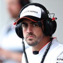 Alonso le pide correr a la FIA tras los libres y se lo niegan