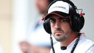 Alonso le pide correr a la FIA tras los libres y se lo niegan