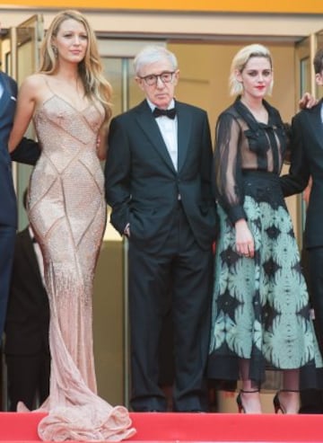 CANNES, FRANCE - MAY 11: Blake Lively, Woody Allen and Kristen Stewart attends the screening of "Cafe Society" at the opening gala of the annual 69th Cannes Film Festival at Palais des Festivals on May 11, 2016 in Cannes, France.  (Photo by Samir Hussein/WireImage)