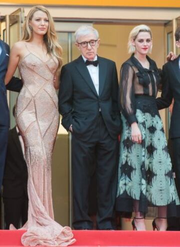 CANNES, FRANCE - MAY 11: Blake Lively, Woody Allen and Kristen Stewart attends the screening of "Cafe Society" at the opening gala of the annual 69th Cannes Film Festival at Palais des Festivals on May 11, 2016 in Cannes, France. (Photo by Samir Hussein/WireImage)