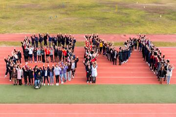 Las deportistas del Centro de Alto Rendimiento (CAR) de Madrid, así como las trabajadoras que forman parte del Consejo Superior de Deportes (CSD), se unieron a las múltiples celebraciones por el Día Internacional de la Mujer. Entre otros actos, participaron en una original foto de grupo formando entre todas un gran logo del 8M.