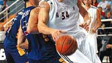 <b>MÚSCULOS.</B> El letón Kambala le dará trabajo al ruso Mijailov.