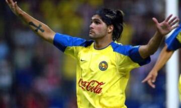 Reinaldo Navia es el máximo goleador chileno en la Copa en equipos extranjeros: anotó ocho jugando por América.