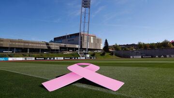 La Ciudad del Fútbol lucirá un lazo rosa gigante en la lucha contra el cáncer de mama