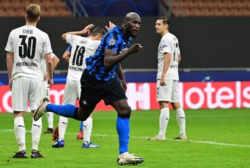 Romelu Lukaku celebró el segundo gol.