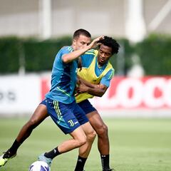 Cuadrado supera gastroenteritis y regresa trabajos con Juventus