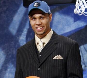 Brandon Roy fue santo y seña de los Blazers y una gran estrella al que las rodillas retiraron demasiado pronto. Fue elegido por Minnesota Timberwolves con el número 6 del draft de 2006 y traspasado a Portland a cambio de Randy Foye, número 7 de ese mismo draft y seleccionado por los Celtics, que a su vez lo traspasaron a Portland. Foye pasó por lo tanto por dos equipos antes de recalar en Minnesota. Todo en la noche del draft.