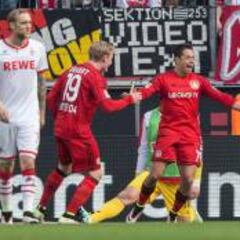 Chicharito anotó en victoria de un Bayer que respira Champions