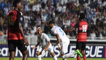 Honduras' Kervin Arriaga (2nd-R) celebrates after scoring during the Concacaf Nations League group stage football match between Honduras and Trinidad and Tobago, at the National stadium in Tegucigalpa, on September 6, 2024. (Photo by Orlando SIERRA / AFP)