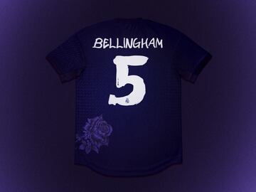 La nueva camiseta del club blanco, la cuarta para esta camapaña, ha sido presentada través de los diferentes perfiles de redes sociales del Real Madrid. Bellingham ha sido la cara principal para la presentación. El color de la elástica será el morado, uno de los colores característicos merengues.