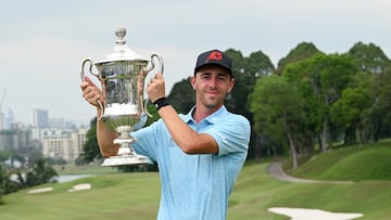 David Puig, con el trofeo.