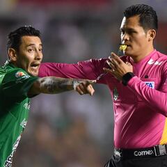 Pérez Durán marcó penal para el América, pero el VAR lo anuló