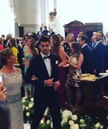 El delantero del Real Madrid Alvaro Morata contrajo matrimonio este sábado con la italiana Alice Campello en la iglesia del Redentor en la isla de La Giudecca, en Venecia, a la boda asistieron compañeros suyos del equipo blanco como Isco Alarcón o Nacho Fernández.