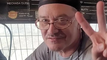 Como un chileno más: Mike Patton es captado degustando un churrasco en el Persa Biobío