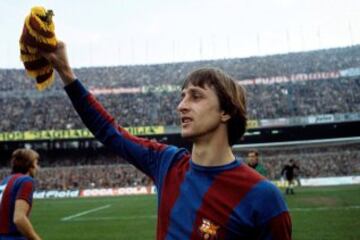 Ex delantero holandés, considerado uno de los mejores en la historia del fútbol. Salió campeón en Ajax y Barcelona, como jugador y técnico en ambos elencos.