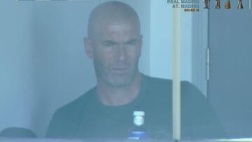 Zidane viendo al Castilla.