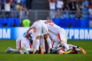 Costa Rica 0-1 Serbia | Aleksandar Kolarov lanzó un libre directo que fue imposible para Keylor Navas. 