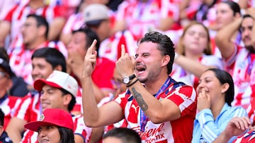 Violencia dentro y fuera de estadios ensucia la Liga MX