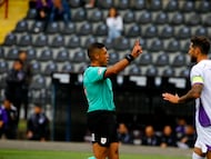 Huachipato vs Deportes Concepcion, Copa de la Liga 2026
El arbitro del encuentro Nicolas Gamboa, durante el encuentro por el Grupo A de la Copa de la Liga en el Estadio Cap, Talcahuano, Chile.
21/03/2026
MARCO VAZQUEZ/PHOTOSPORHuachipato vs Deportes Concepción, League Cup 2026
Referee Nicolás Gamboa officiated the match during Group A of the League Cup at Estadio CAP, Talcahuano, Chile.
March 21, 2026
MARCO VAZQUEZ/PHOTOSPORT