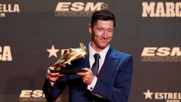 Barcelona star Robert Lewandowski won the Golden Shoe award for the second year in a row after scoring 35 league goals for Bayern last season.