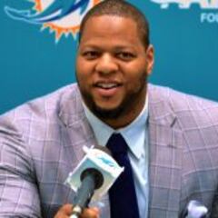 Suh no participa en los trabajos voluntarios de los Dolphins