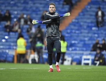 It's time | Luca Zidane warming up.