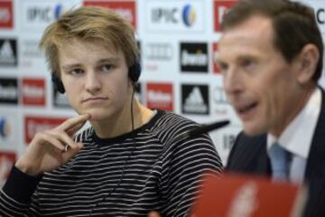 Martin Odegaard, nuevo centrocampista del Real Madrid, durante la rueda de prensa de su presentación oficial hoy como jugador blanco