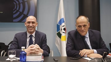 Acuerdo entre la Liga y la Federación para fijar en cinco los cambios en el campeonato.
