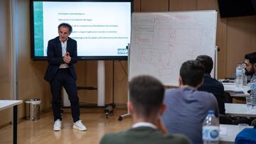 El Profe Ortega, en su máster de preparación física.