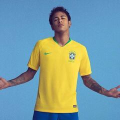 Neymar muestra el bulto de su tobillo en Instagram