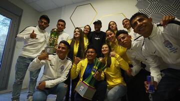 Neymar hace feliz a un grupo de fans mexicanos