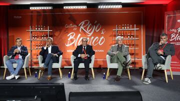 Juan Carlos Pedraza, Ramón Heredia, Adelardo Rodríguez, Clemente Villaverde y Roberto Fresnedoso durante su charla en el 'Cultura en Rojo y Blanco'.