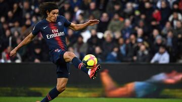 Cavani jugando con el PSG
