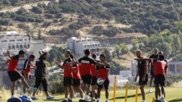 Godín se entrena con el grupo; Falcao lo hace a menor ritmo