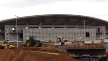<b>FUTURO ESTADIO. </b>Las máquinas siguen trabajando en el que será el nuevo estadio del Atlético, previsto para la temporada 2015-16.