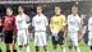 <b>EL PRECEDENTE.</b> En la imagen, los dos equipos formados en el Bernabéu en la ida de la semifi nales de la 02-03. El Madrid ganó 2-1, pero luego perdió 3-1 en Delle Alpi y fue eliminado.