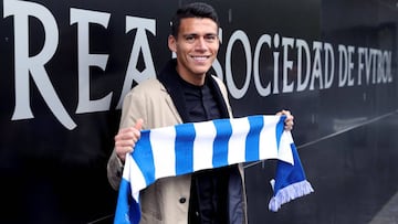 GRAF2364 SAN SEBASTI&Aacute;N (Gipuzkoa).- 1/2/2018.- El jugador mexicano H&eacute;ctor Moreno, a su llegada al campo de entrenamiento de Zubieta donde esta tarde ser&aacute; presentado como nuevo fichaje de la Real Sociedad. EFE/Juan Herrero.