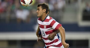 Se formó en California State University, hasta que en el SuperDraft de 2005 San Jose Earthquakes lo escogió para sumarse a sus filas.