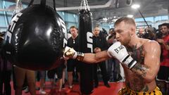 Conor McGregor durante un entrenamiento de boxeo.