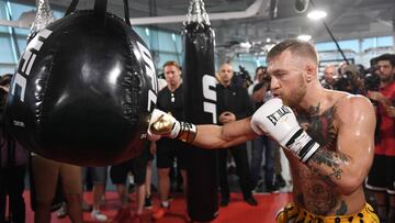 Conor McGregor durante un entrenamiento de boxeo.