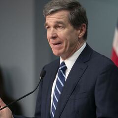 Roy Cooper declara estado de emergencia en Carolina del Norte