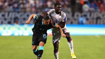 CHARLOTTE, NORTH CAROLINA - JULY 02: Omar Elvir #19 of Honduras and Carlens Arcus #2 of Haiti fight for control of the ball during the first half of the Concacaf Gold Cup match at Bank of America Stadium on July 02, 2023 in Charlotte, North Carolina.   David Jensen/Getty Images/AFP (Photo by David Jensen / GETTY IMAGES NORTH AMERICA / Getty Images via AFP)