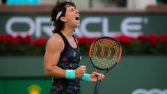 Carla Su&aacute;rez celebra su victoria ante Elina Svitolina en el BNP Paribas Open de Indian Wells.