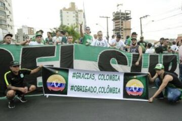 Los aficionados del equipo y las autoridades de la ciudad brasileña recibieron con emotivos homenajes a los jugadores colombianos antes del primer partido de la Recopa Sudamericana.