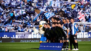 BARCELONA, SPAIN - NOVEMBER 06: RCD Espanyol players pose for a team photo prior to the La Liga Santander match between RCD Espanyol and Granada CF at RCDE Stadium on November 06, 2021 in Barcelona, Spain. (Photo by Alex Caparros/Getty Images)