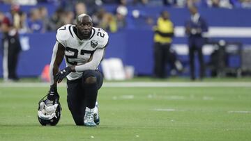 El corredor fue la cuarta selección global del Draft 2017 y en tres años en la liga suma 2,631 yardas y 17 touchdowns por la vía terrestre.