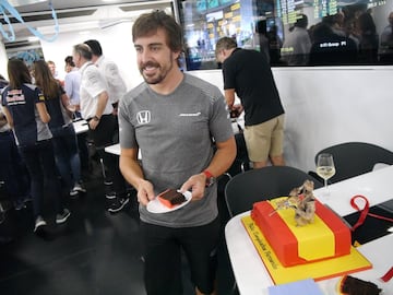 La fiesta del 36 cumpleaños de Alonso en Hungaroring