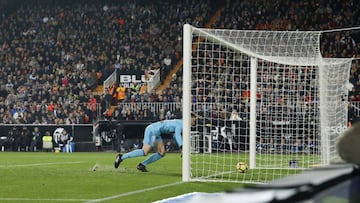 Valencia 1-1 Barcelona LaLiga: goals, as it happened, match report