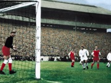 18/05/1960 Final de la Copa de Europa entre el Real Madrid y el Eintracht. Gol de Puskas